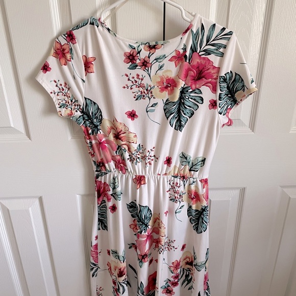 Flowers white dress - Picture 2 of 3